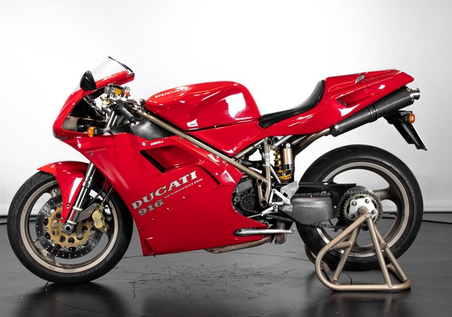 Les superbikes : une Ducati 916
